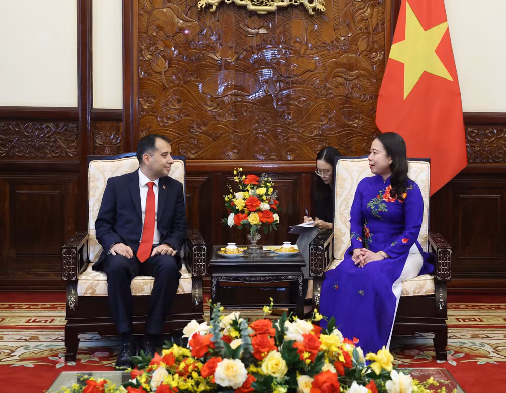 vna_potal_quyen_chu_tich_nuoc_vo_thi_anh_xuan_tiep_dai_su_tho_nhi_ky_den_trinh_quoc_thu__7376827 (1).jpg