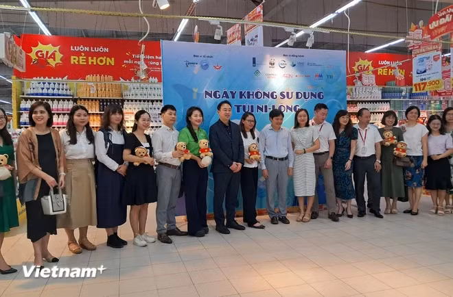 rac thai nhựa.jpg