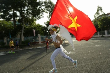 An athlete on the race track (Photo: VNA)