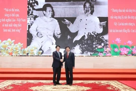 Vietnamese State President Luong Cuong (L), and General Secretary of the Lao People's Revolutionary Party (LPRP) Central Committee and President of Laos Thongloun Sisoulith attend the Vietnam-Laos friendship exchange programme. (Photo: VNA)