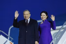 General Secretary of the Communist Party of Vietnam Central Committee To Lam and his spouse arrive in Helsinki on October 20 evening, beginning their official visit to Finland. (Photo: VNA)