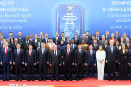 Vietnamese State President Luong Cuong (centre, first row), United Nations Secretary-General Antonio Guterres (fifth from left) and heads of delegations at the signing ceremony. (Photo: VNA)