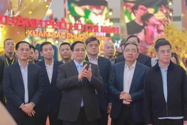 Prime Minister Pham Minh Chinh (second, left) and Deputy Prime Minister Bui Thanh Son (first, left) at the rehearsal on February 1 afternoon. (Photo: VNA)