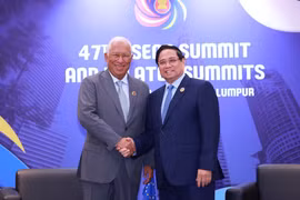 Prime Minister Pham Minh Chinh (right) meets with President of the European Council Antonio Costa to discuss bilateral cooperation and issues of mutual concerns on October 27, 2025 on the sidelines of the 47th ASEAN Summit and Related Summits in Kuala Lumpur, Malaysia. (Photo: VNA)