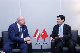 Vietnamese State President Luong Cuong (R) receives Austrian Prime Minister Christian Stocker on the sidelines of the General Debate of the 80th Session of the United Nations General Assembly in New York, the US, on September 22 (local time). (Photo: VNA)