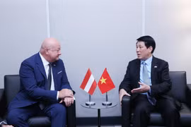 Vietnamese State President Luong Cuong (R) receives Austrian Prime Minister Christian Stocker on the sidelines of the General Debate of the 80th Session of the United Nations General Assembly in New York, the US, on September 22 (local time). (Photo: VNA)