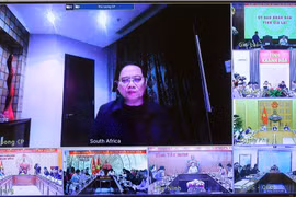 Prime Minister Pham Minh Chinh chairs the urgent online meeting from South Africa. (Photo: VNA)