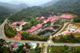 Truc Lam Yen Tu Zen Monastery (also known as Lan Pagoda) is located on Yen Tu Mountain in the Yen Tu Historical Relic and Scenic Area (Quang Ninh), which was chosen by King Tran Nhan Tong as a place to practice. This was originally a large temple with massive structures but was destroyed over time, now only a few traces remain on the ground. In 2002, Truc Lam Yen Tu Zen Monastery was rebuilt (2021). (Photo: VNA)
