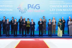 Prime Minister Pham Minh Chinh (centre) poses for a photo with heads of delegations attending the opening session of the P4G Summit in Hanoi on April 16. (VNA)