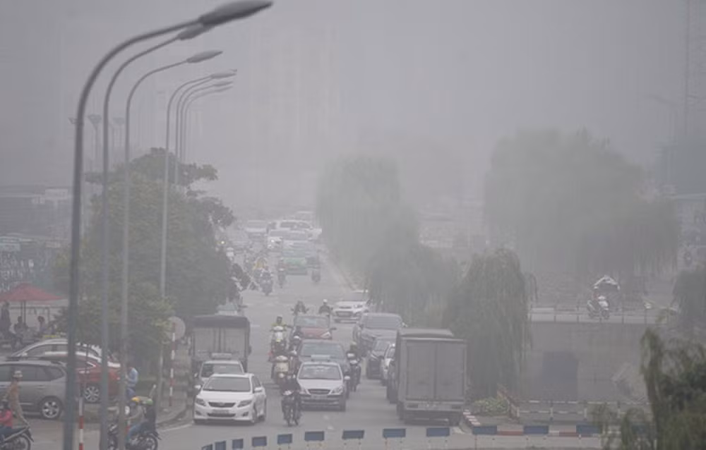 Hanoi residents worry about air pollution ảnh 1