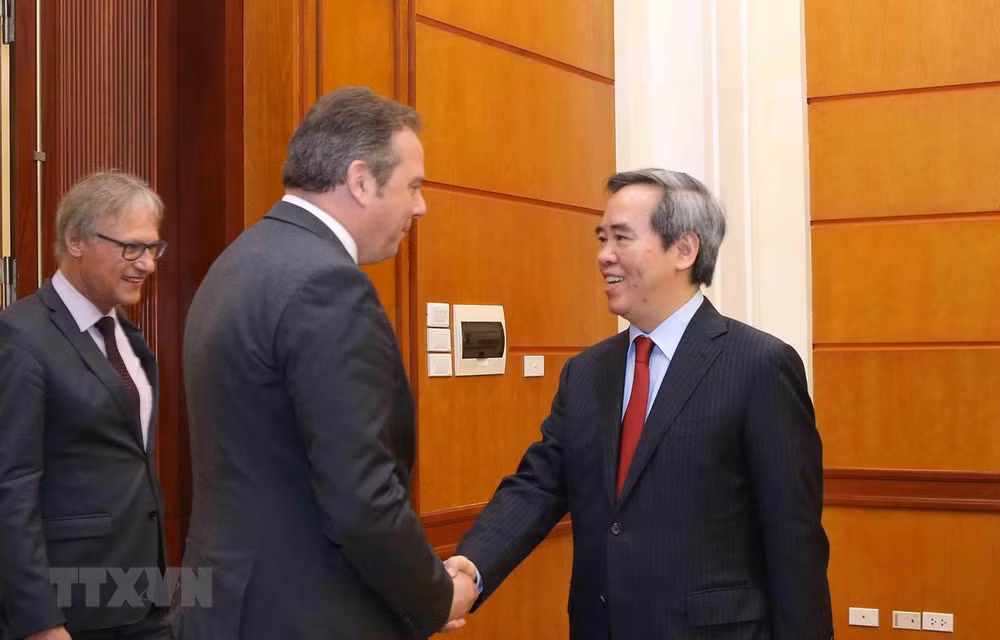 Officials of German parliament welcomed in Hanoi ảnh 1