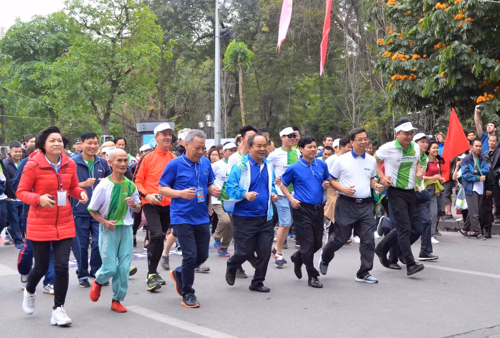 Olympic Run Day for Public Health kicks off in Hanoi ảnh 1