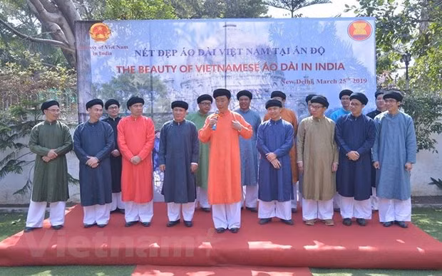 Vietnamese traditional costume introduced in India ảnh 1