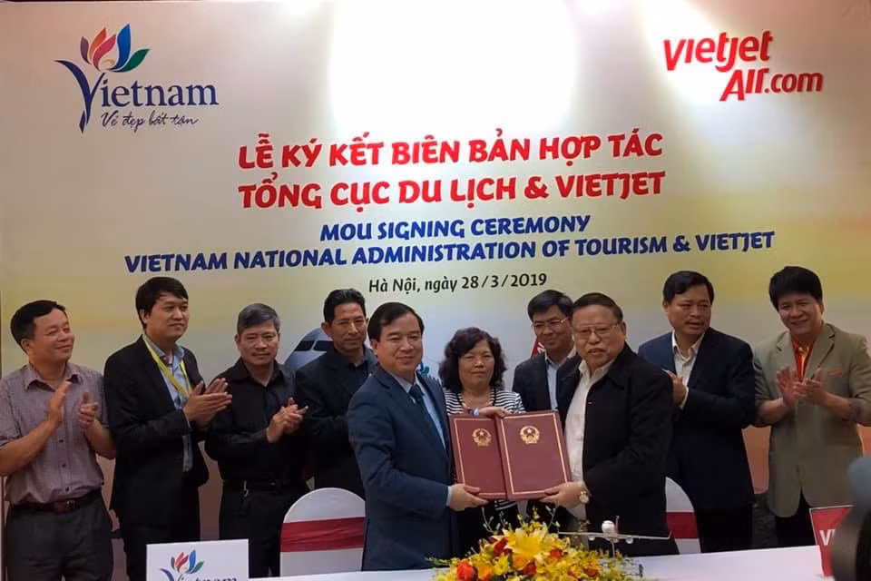 Vietnam National Administration of Tourism, Vietjet sign MoU ảnh 1