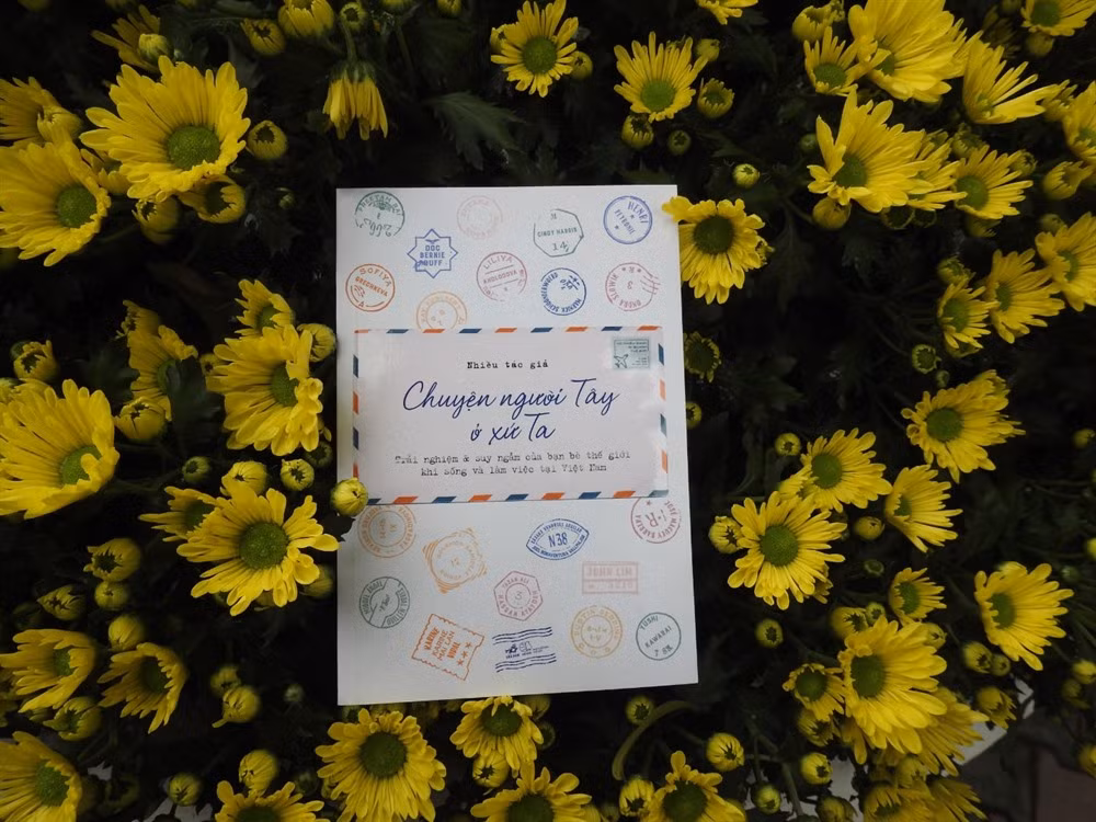 Book gathers stories of expats in Vietnam ảnh 1