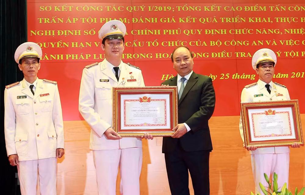 Public security force asked to stay alert to fight corruption ảnh 1