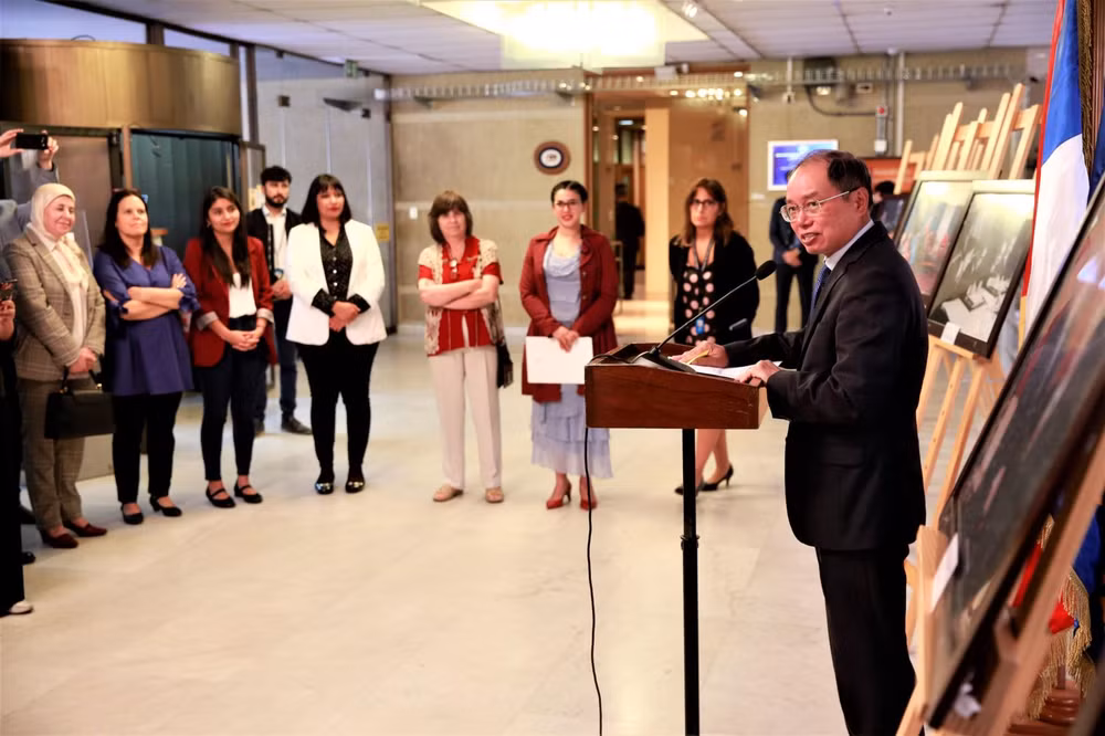 Photo exhibition highlights Vietnam-Chile relations ảnh 1