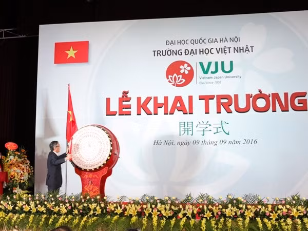Vietnam-Japan University inaugurates first training courses ảnh 1