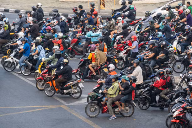 Thailand eyes pollution tax for motorcycles ảnh 1