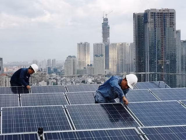 HCM City targets 1,000 MWp of rooftop solar power at IZs by 2024 ảnh 1 HCM City targets 1,000 MWp of rooftop solar power at IZs by 2024 ảnh 1