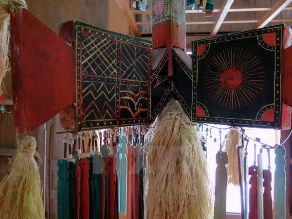 Quang Nam: Cor’s pole raising ritual, Gu worshipping set honoured ảnh 1