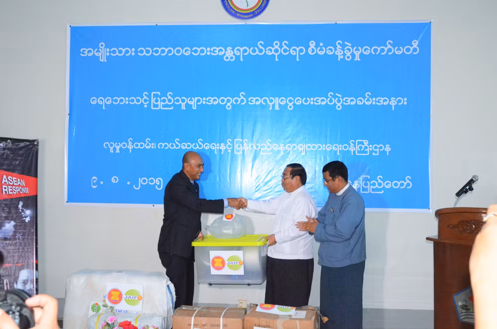 ASEAN supports flood victims in Myanmar ảnh 1