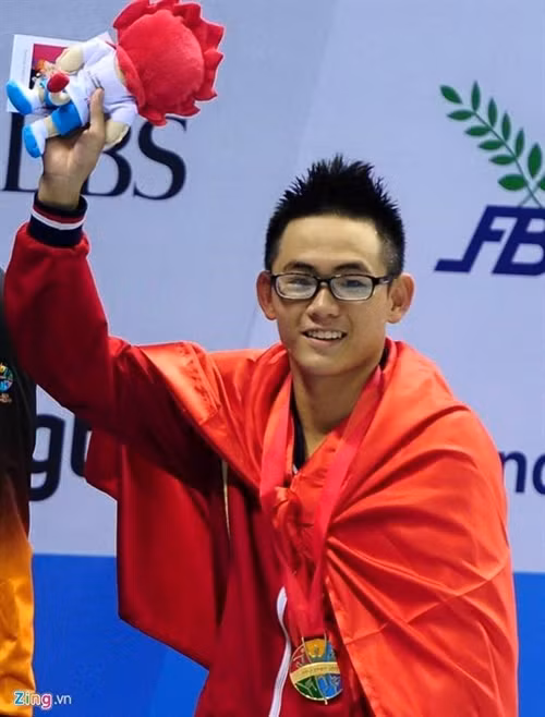 Nhat wins gold, sets national record in swimming ảnh 1