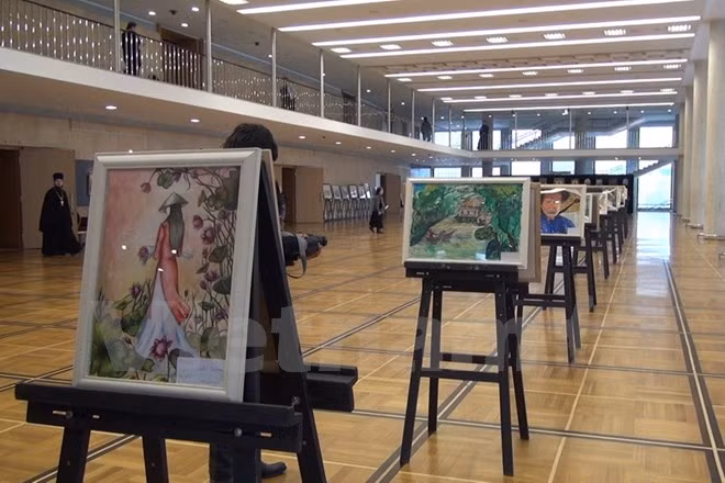 Paintings on Vietnam displayed in Kremlin Palace ảnh 1