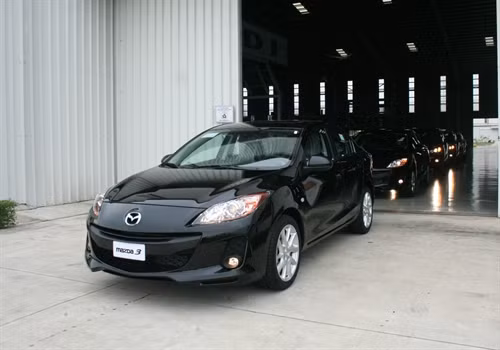 Vietnam’s car sales surge 31 percent in June ảnh 1
