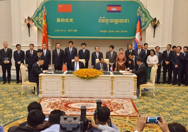 Cambodia, China sign 31 agreements ảnh 1