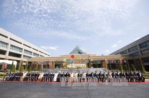 Deputy PM meets Sri Lankan President, Qatar counterpart ảnh 1