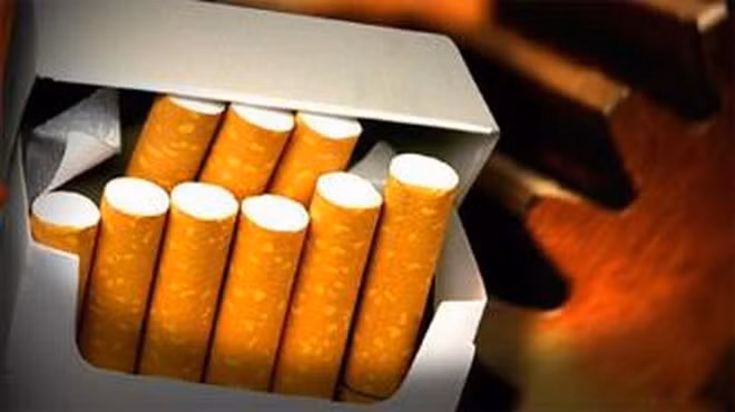 Passive smoking reduces, smoking rate remains high ảnh 1