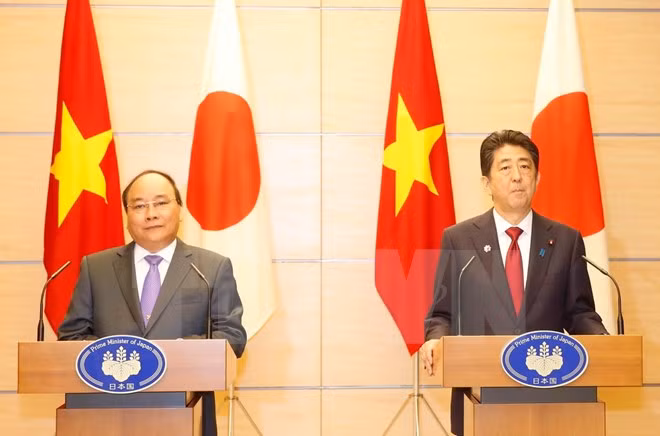 Prime Minister back to Hanoi following Japan visit ảnh 1
