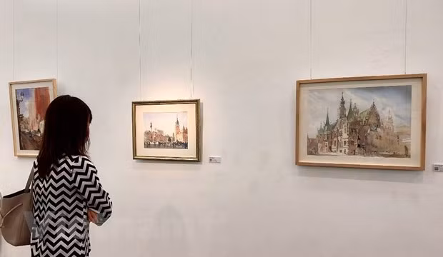 Painting exhibition featuring artworks by Polish-Vietnamese artist ảnh 2