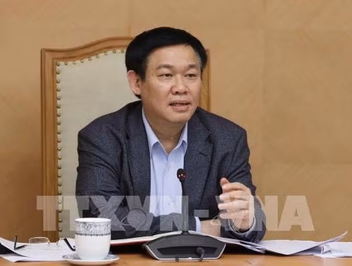 Macro economy remains stable in six months ảnh 1