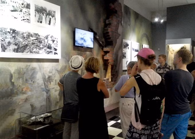 Exhibition commemorates War Invalids and Martyrs Day ảnh 1