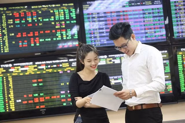 Stock market positively responds to interest rate cuts ảnh 2