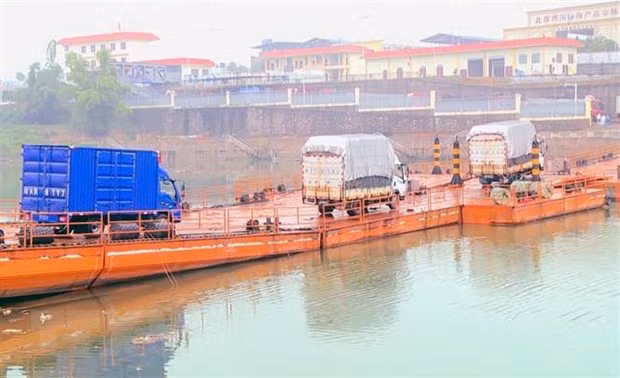 More enterprises exporting goods to China via Mong Cai border gate ảnh 1