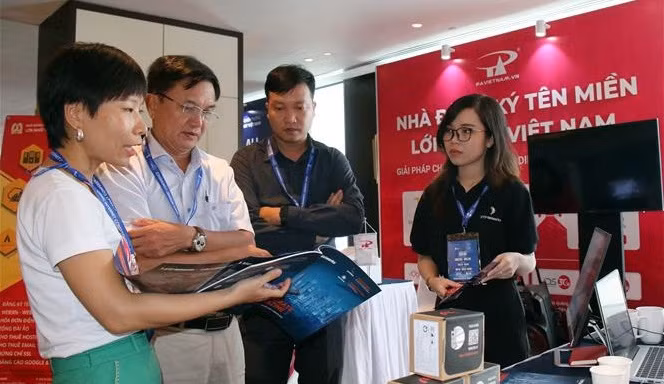 Conference shares experience in promoting Internet governance ảnh 1