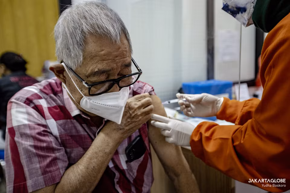 Indonesian gov’t continues to pay for COVID-19 vaccine, treatment ảnh 1
