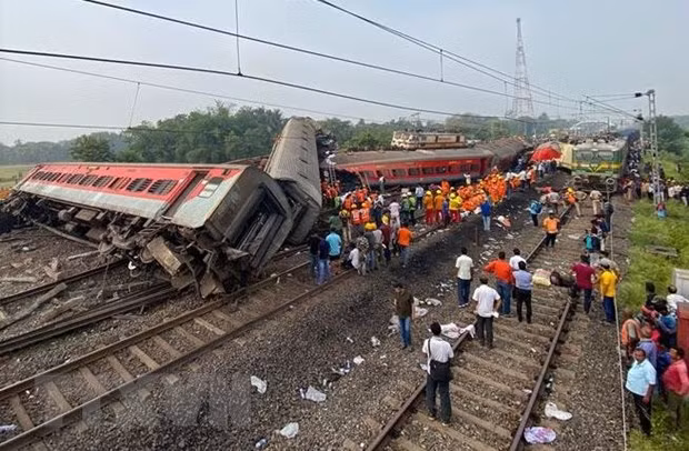 Vietnamese leaders send condolences to India over deadly train crash ảnh 1 Vietnamese leaders send condolences to India over deadly train crash ảnh 1