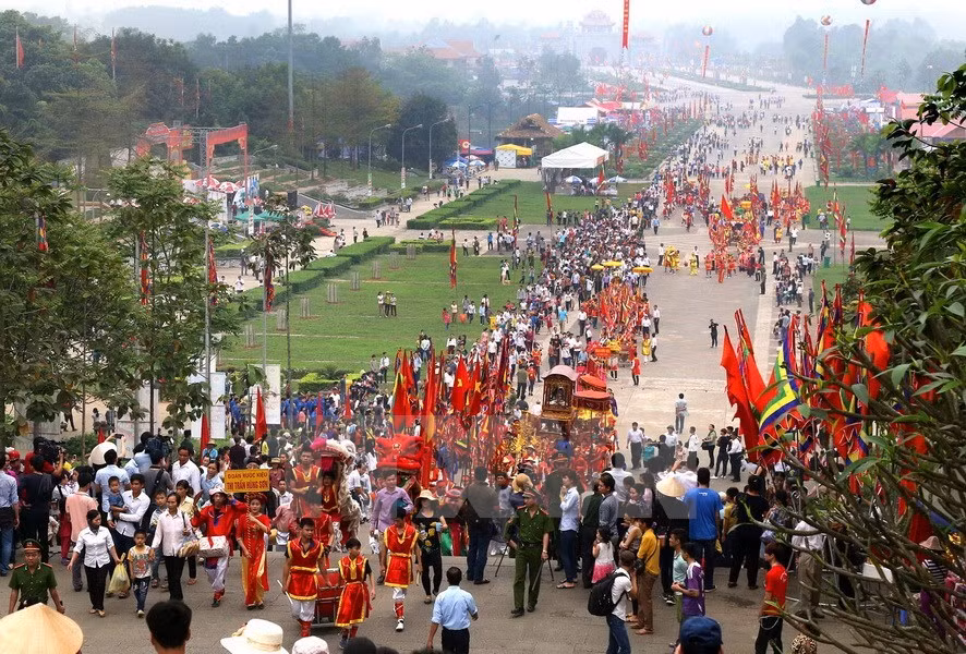Photos, items on Hung King worship rituals on display ảnh 1