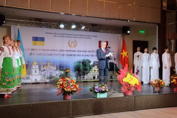Vietnam-Ukraine diplomatic ties marked ảnh 1