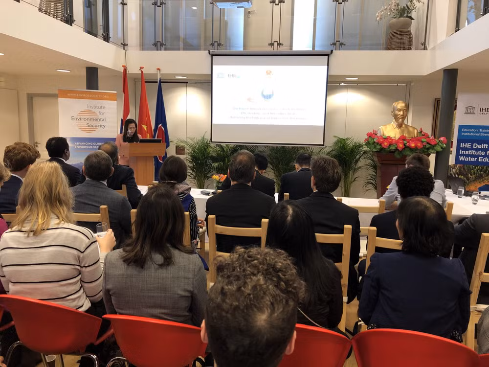 Vietnam hosts roundtable on climate, security in Netherlands ảnh 1
