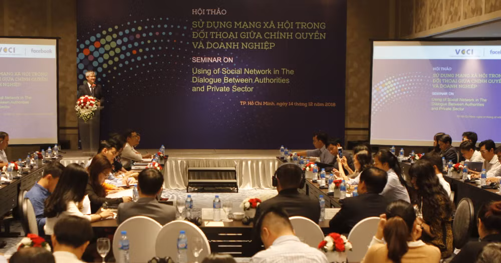Authorities, businesses increase dialogues on social network ảnh 1