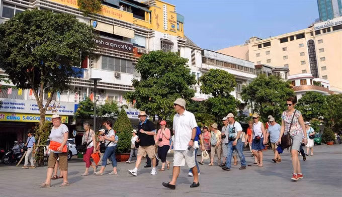 First Travel & Tourism Summit looks at problems of Vietnam tourism ảnh 1