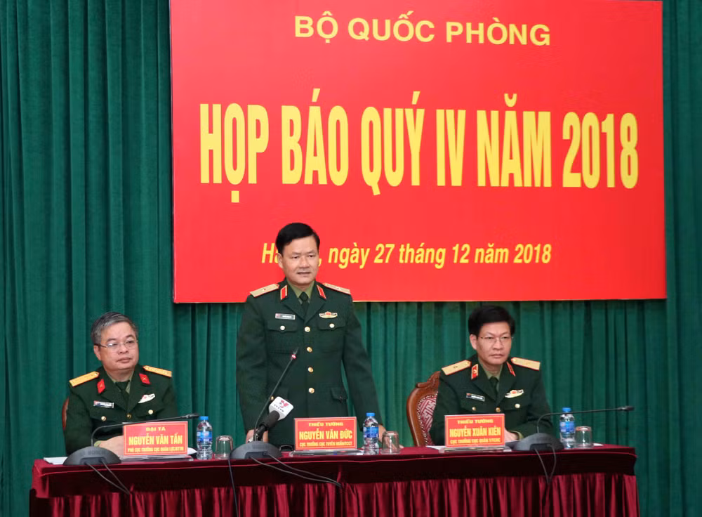 Defence ministry reviews army building ảnh 1