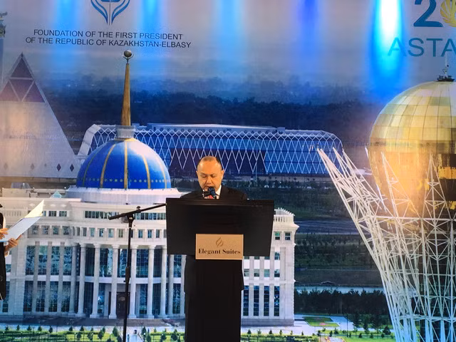 Photo exhibition on Kazakhstan’s beauty opens in Hanoi ảnh 1