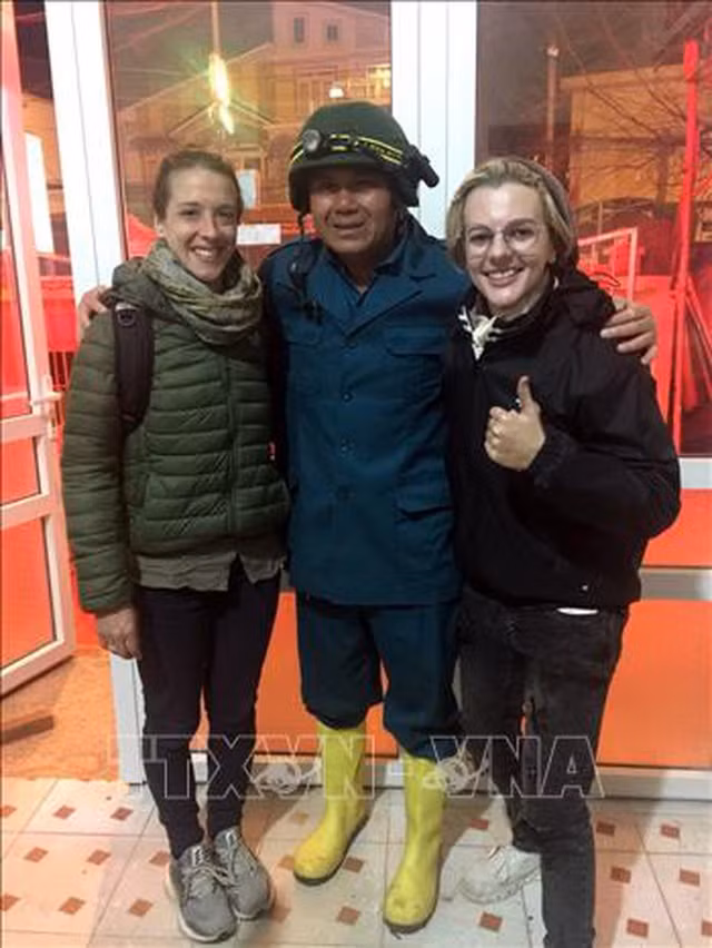 Two foreign tourists lost in mountain climbing incident in Lam Dong found ảnh 1