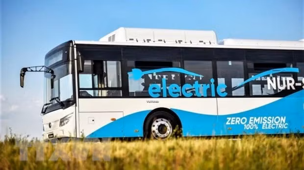 Singapore pilots self-driving buses ảnh 1
